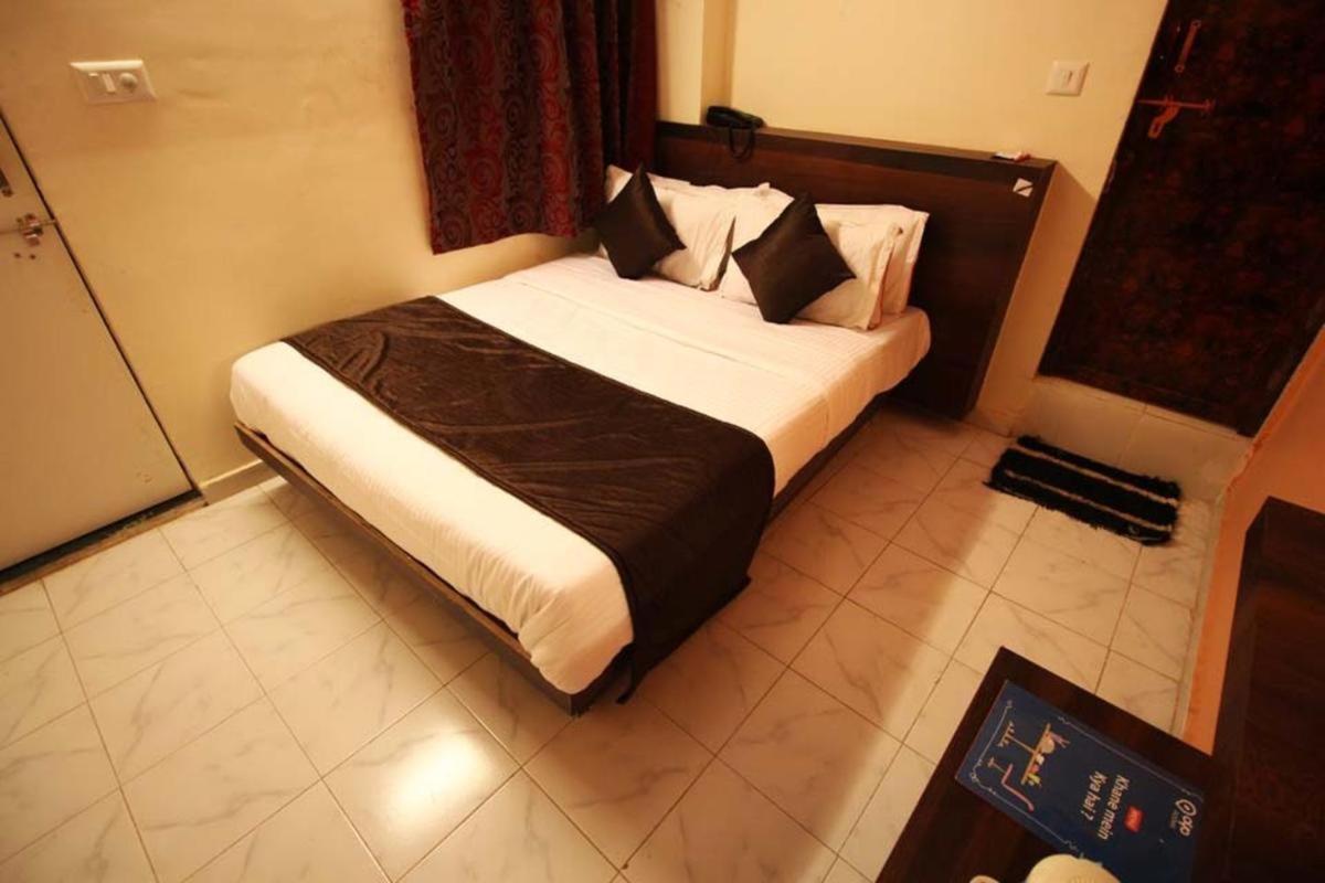 Hotel Raj Palace Ahmedabad Bagian luar foto